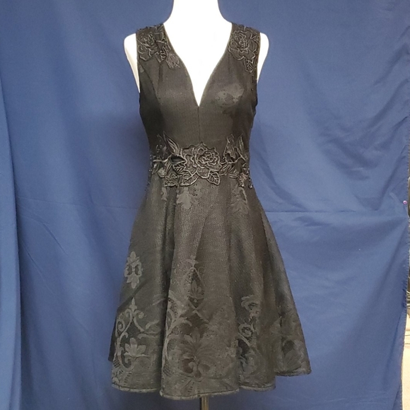 Little black dress - Picture 8 of 8